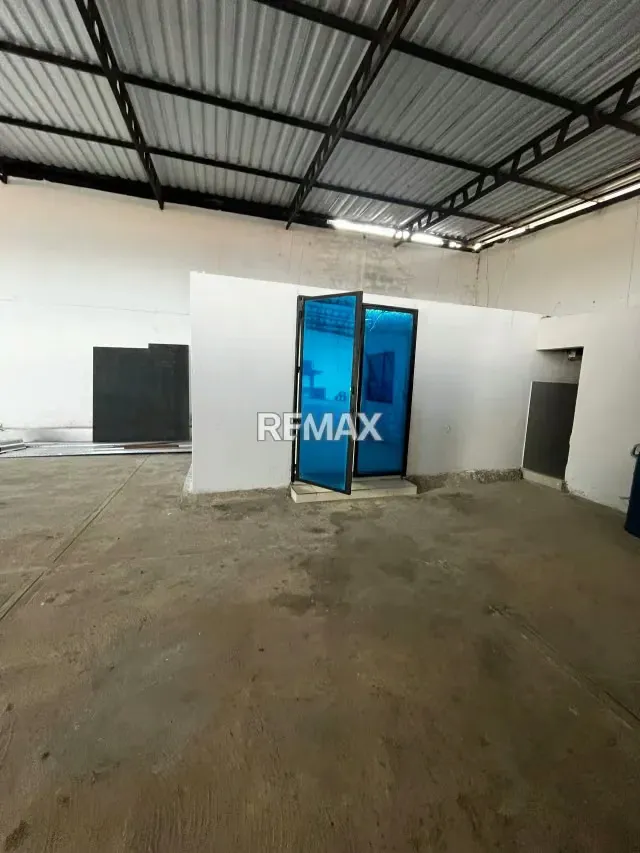 OPORTUNIDAD INDUSTRIAL: GALPON DE 243m2 - 3