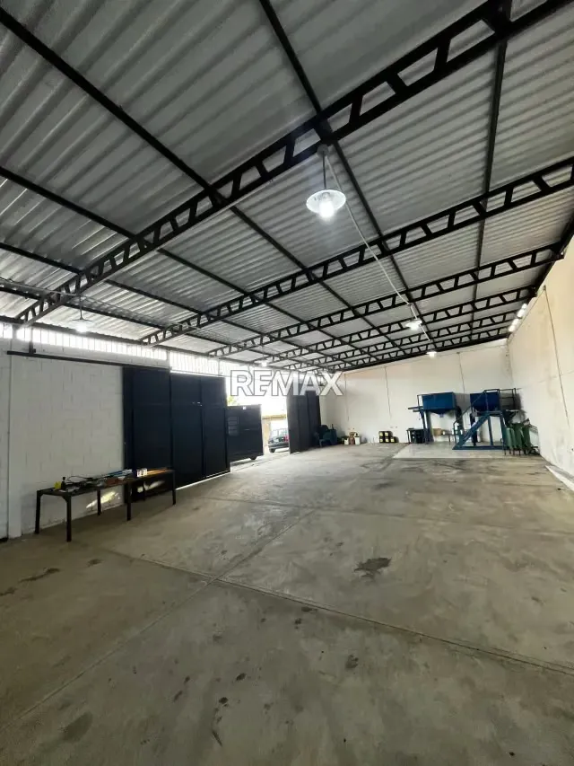 OPORTUNIDAD INDUSTRIAL: GALPON DE 243m2 - 5