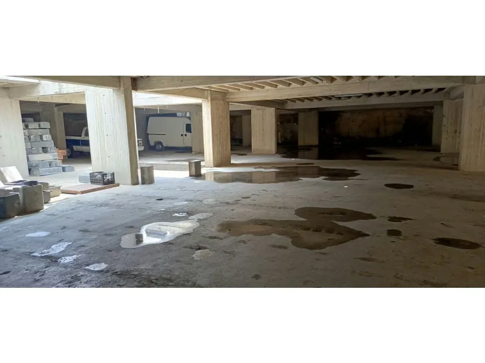 Se vende parcela c/estructura 1400m2 Las Mercedes 9075 - 2