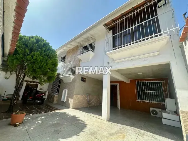 Amplia casa en venta en la urbanización Los Sauces, Valencia - 2