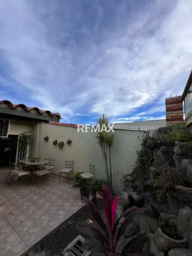 Venta en Exclusiva Casa Ubicada en un condominio privado, tranquilo y en impecable estado de conservación en una ubicación verdaderamente privilegiada. - 11