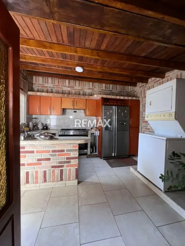 Venta en Exclusiva Casa Ubicada en un condominio privado, tranquilo y en impecable estado de conservación en una ubicación verdaderamente privilegiada. - 15