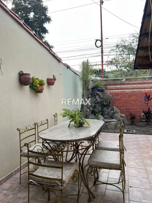 Venta en Exclusiva Casa Ubicada en un condominio privado, tranquilo y en impecable estado de conservación en una ubicación verdaderamente privilegiada. - 16