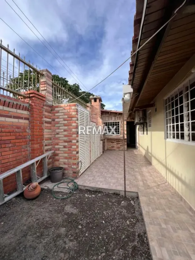 Venta en Exclusiva Casa Ubicada en un condominio privado, tranquilo y en impecable estado de conservación en una ubicación verdaderamente privilegiada. - 17