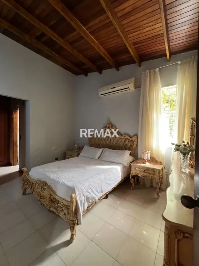 Venta en Exclusiva Casa Ubicada en un condominio privado, tranquilo y en impecable estado de conservación en una ubicación verdaderamente privilegiada. - 6