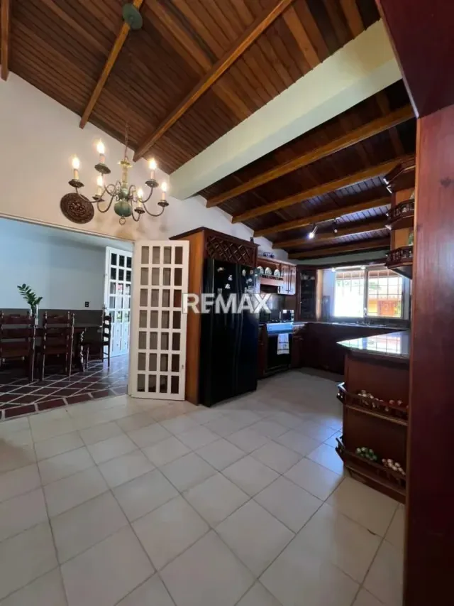 Venta en Exclusiva Casa Ubicada en un condominio privado, tranquilo y en impecable estado de conservación en una ubicación verdaderamente privilegiada. - 10