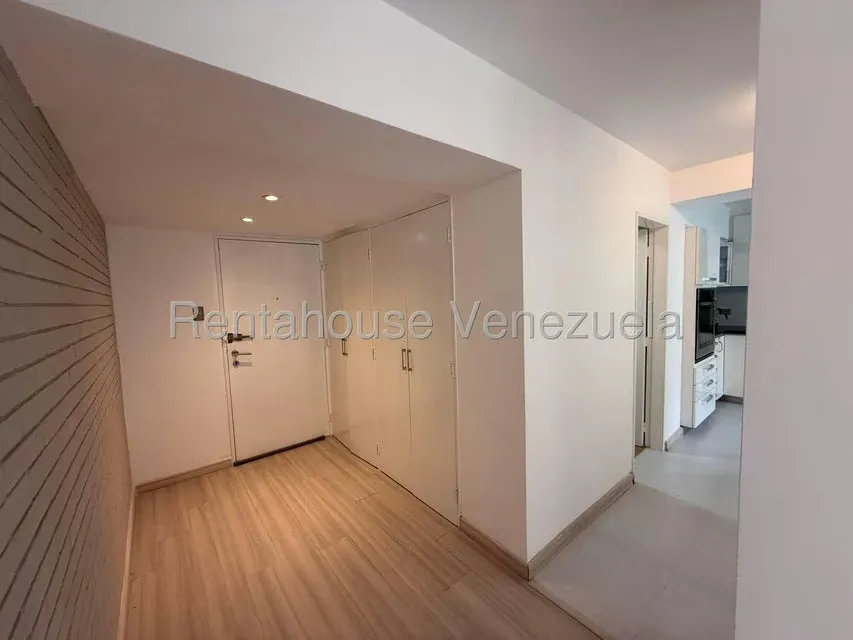 Apartamento (1 Nivel) en Alquiler en El Cigarral, Distrito Metropolitano - 11