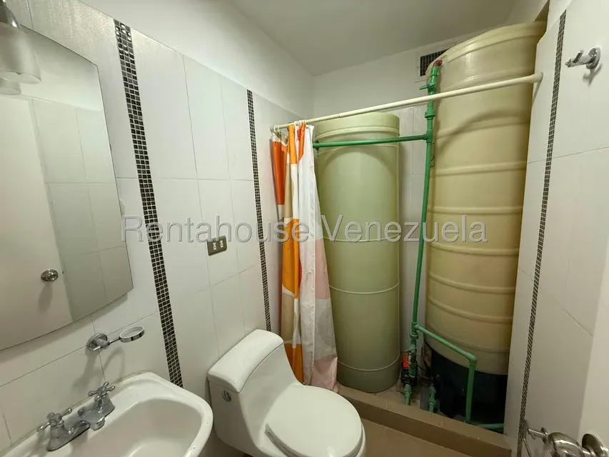 Apartamento (1 Nivel) en Alquiler en El Cigarral, Distrito Metropolitano - 14