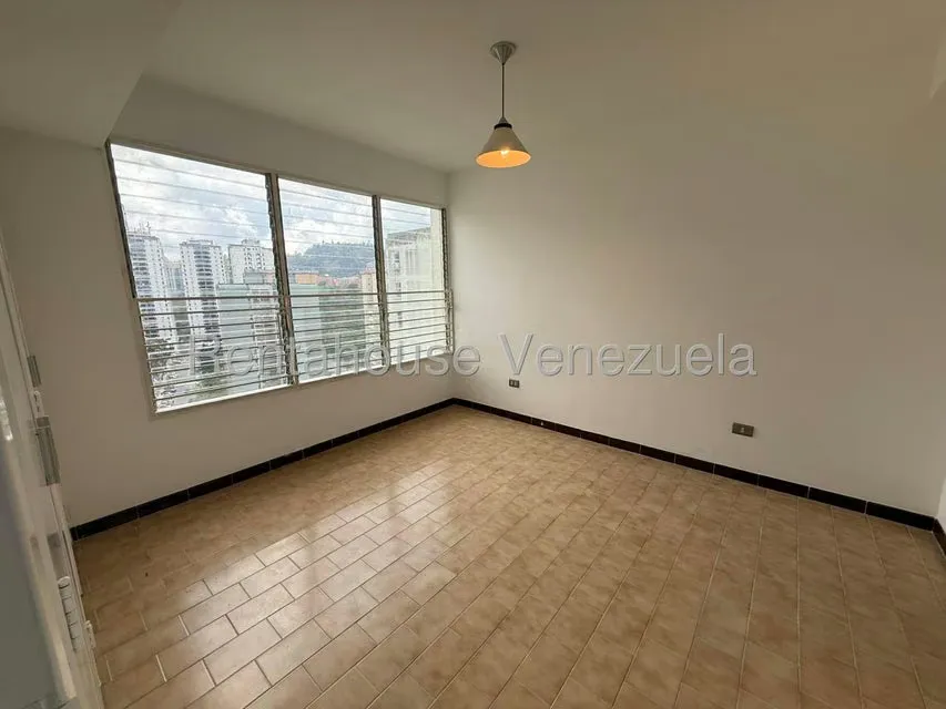 Apartamento (1 Nivel) en Alquiler en El Cigarral, Distrito Metropolitano - 22