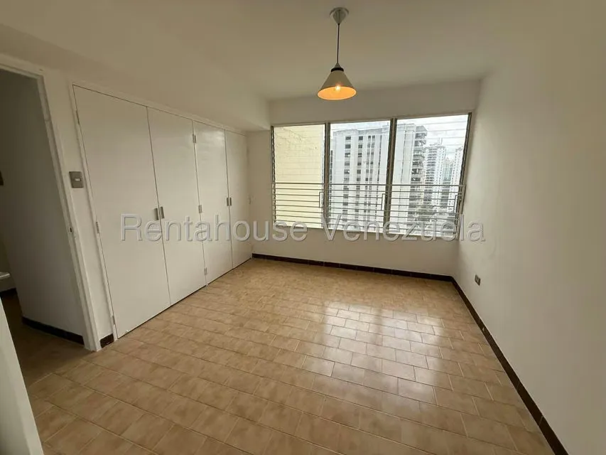 Apartamento (1 Nivel) en Alquiler en El Cigarral, Distrito Metropolitano - 24