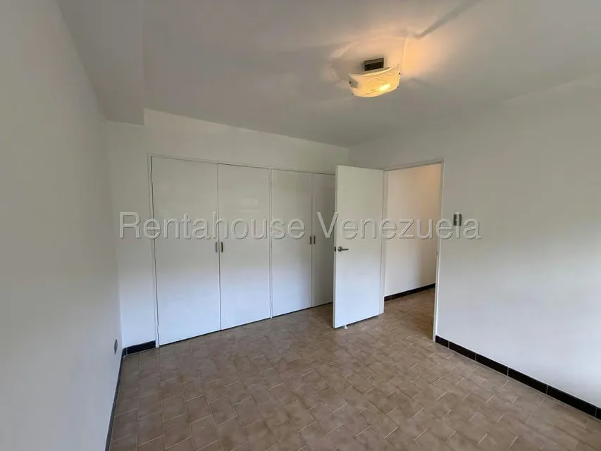 Apartamento (1 Nivel) en Alquiler en El Cigarral, Distrito Metropolitano - 32