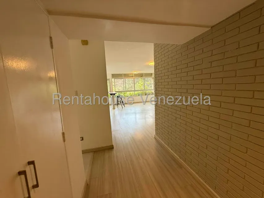 Apartamento (1 Nivel) en Alquiler en El Cigarral, Distrito Metropolitano - 33