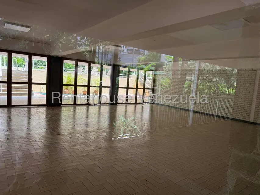 Apartamento (1 Nivel) en Alquiler en El Cigarral, Distrito Metropolitano - 40