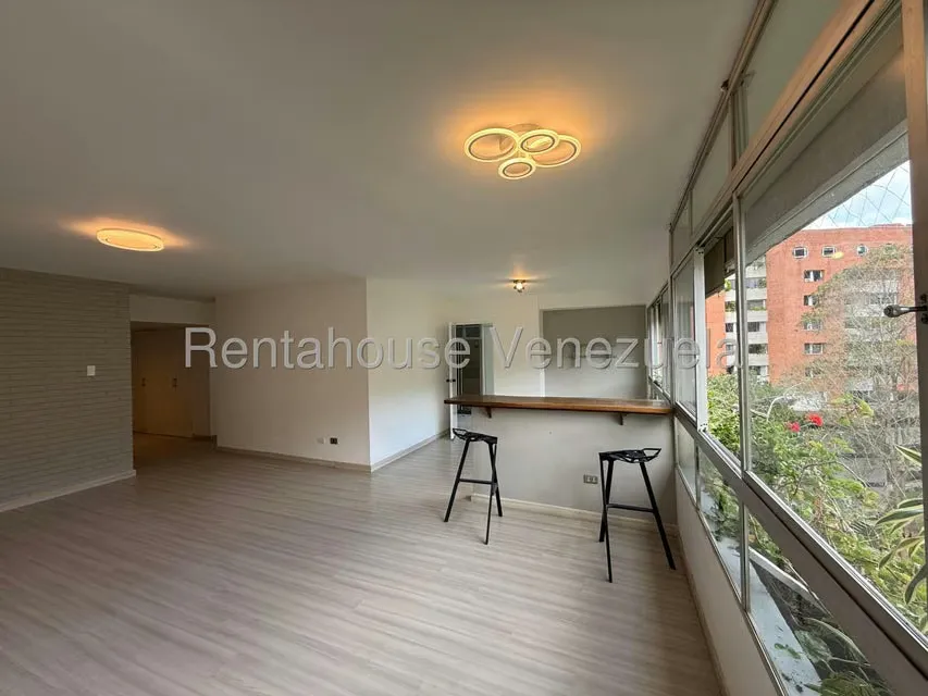Apartamento (1 Nivel) en Alquiler en El Cigarral, Distrito Metropolitano - 6