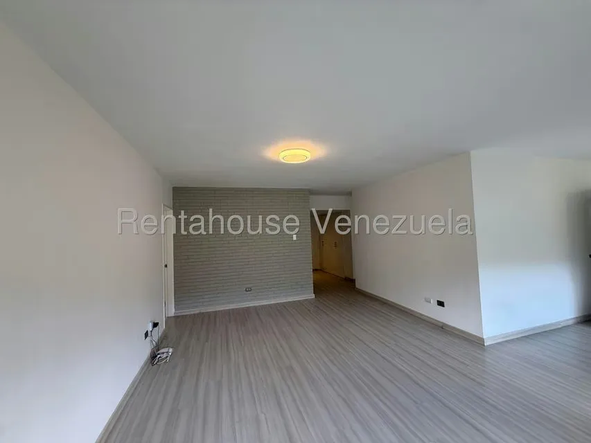 Apartamento (1 Nivel) en Alquiler en El Cigarral, Distrito Metropolitano - 9