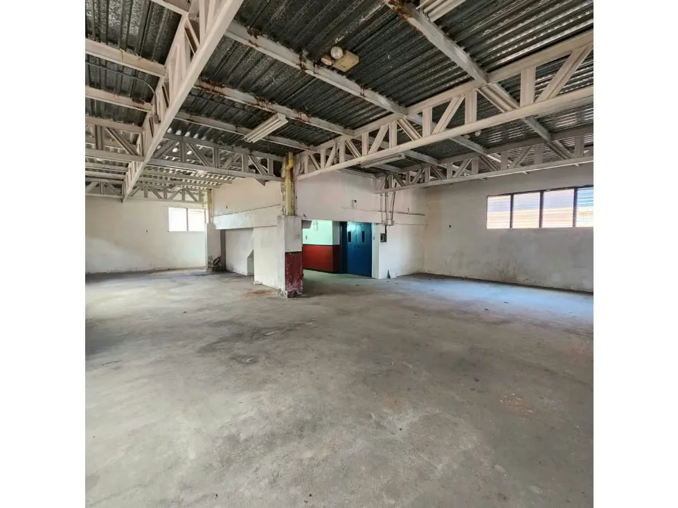 Vendo edificio industrial 2000m2 La Urbina 4391