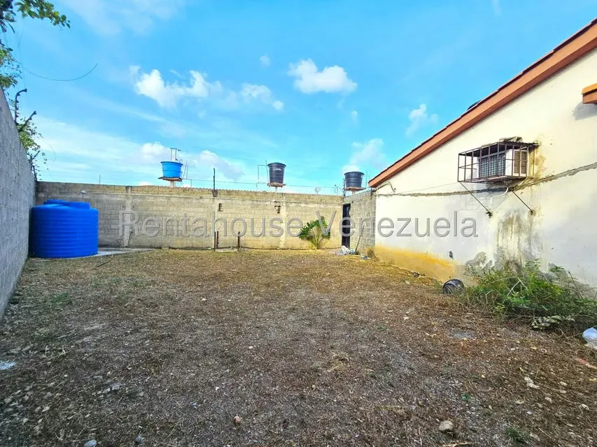 Casa (1 Nivel) en Venta en El Amanecer, Lara - 28