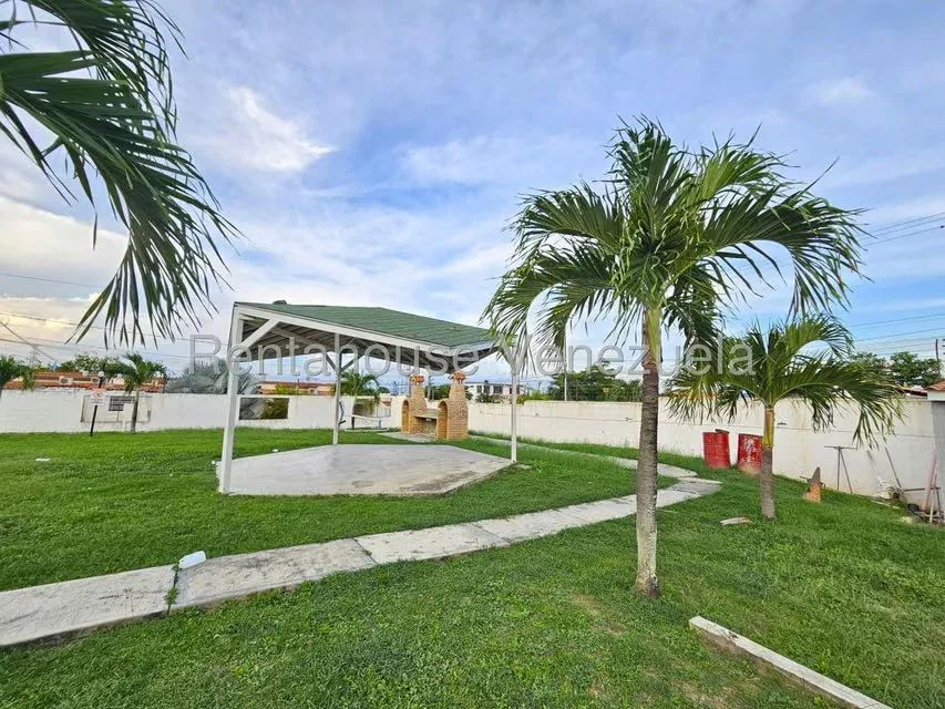 Casa (1 Nivel) en Venta en El Amanecer, Lara - 32