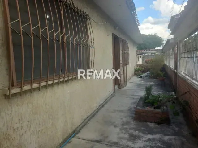 En Venta Casa Con Extenso Terreno Propio de 860M2. Ideal Si Tienes Proyecto de Ampliación Residencial o Comercial - 11