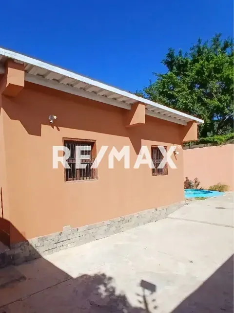 En venta casa con piscina y anexo en El Guayabal, La Asunción, Isla de Margarita. - 2