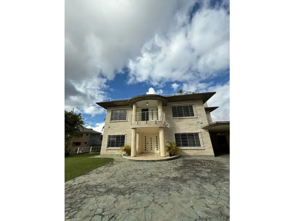 SE VENDE CASA EN LOS NARANJOS