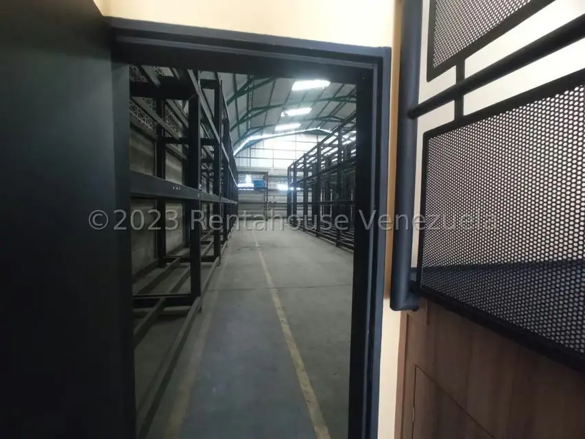 Local Comercial en Venta en Zona Industrial 2, Lara - 18