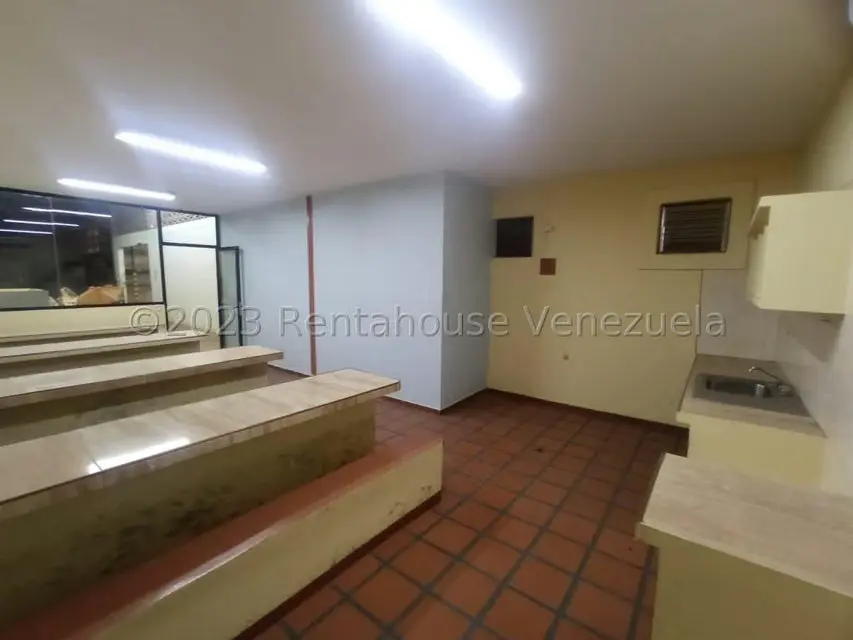 Local Comercial en Venta en Zona Industrial 2, Lara - 33
