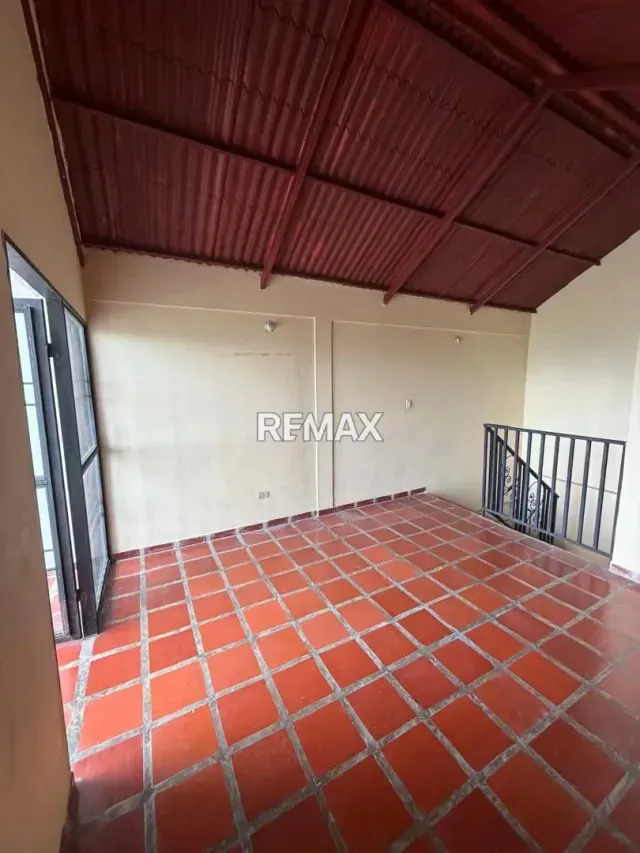 EXCLUSIVO TOWNHOUSE EN VENTA, UBICADO EN EL SECTOR LA QUINTA ZONA EL BOQUERÓN, ALTO DE ESCUQUE - 6