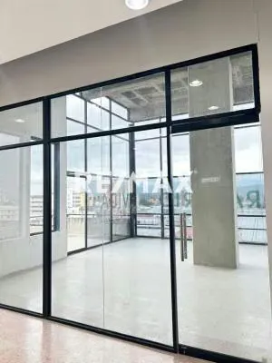 EN ALQUILER LOCALES COMERCIALES EN C.C CIUDAD CREPUSCULAR, ZONA CENTRO DE BARQUISIMETO. - 2