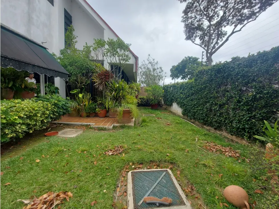 Vendo casa 500m2 Alto Prado 8232