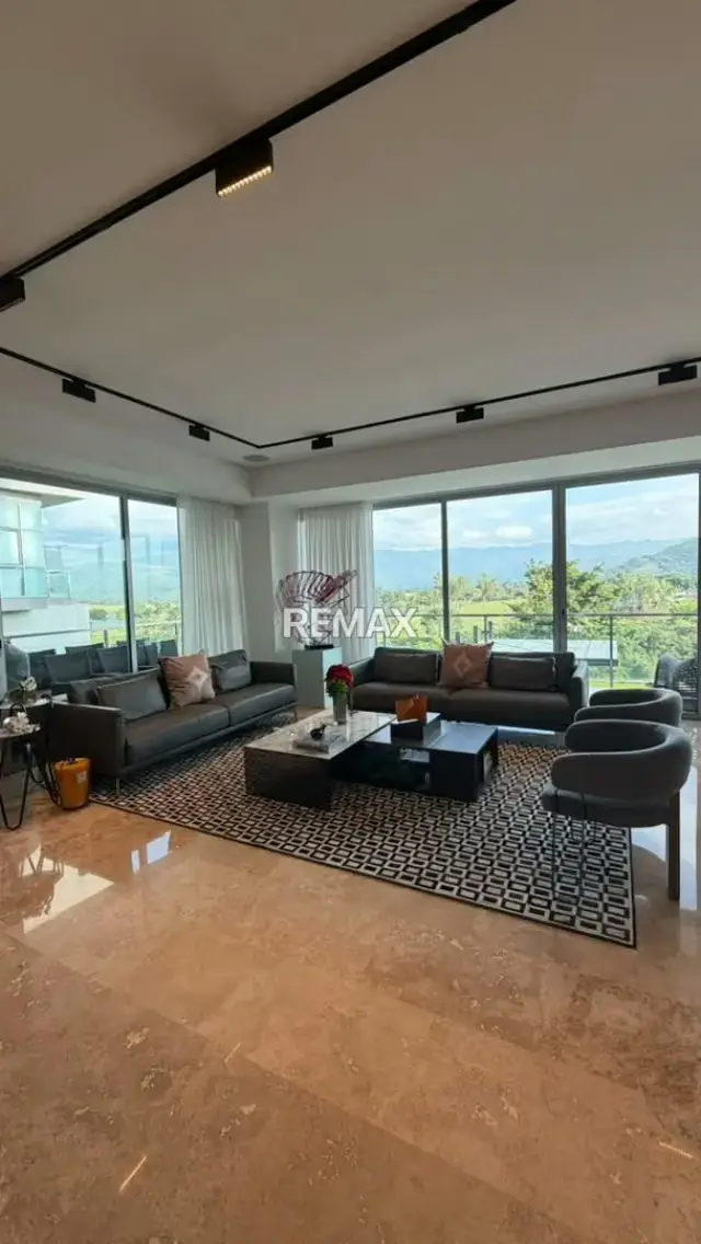 Hermoso apartamento con vista al Dique de Guataparo y Campo de Golf