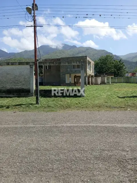 Venta Terreno 2321,75 m² con construcción 852,72 Villas de San Diego