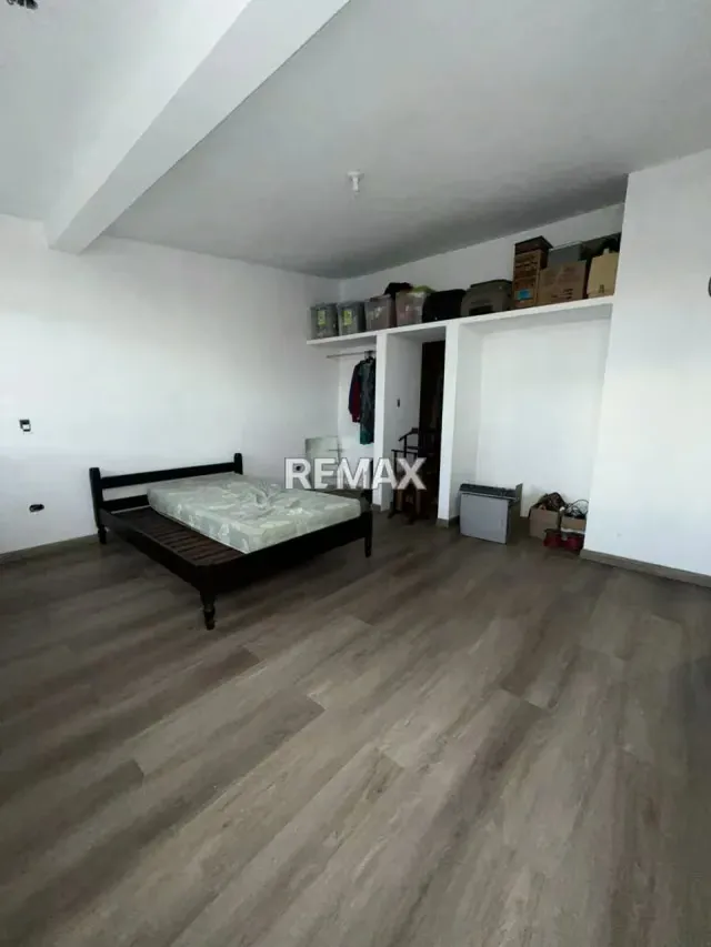 Casa en venta en Urb Santa Fe - 12