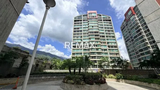 APARTAMENTO REMODELADO EN VENTA EN SAN BERNARDINO, RES. PORTICO DEL AVILA. - 3