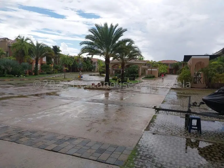 Townhouse (Duplex) en Venta en Puerto Encantado, Miranda - 2