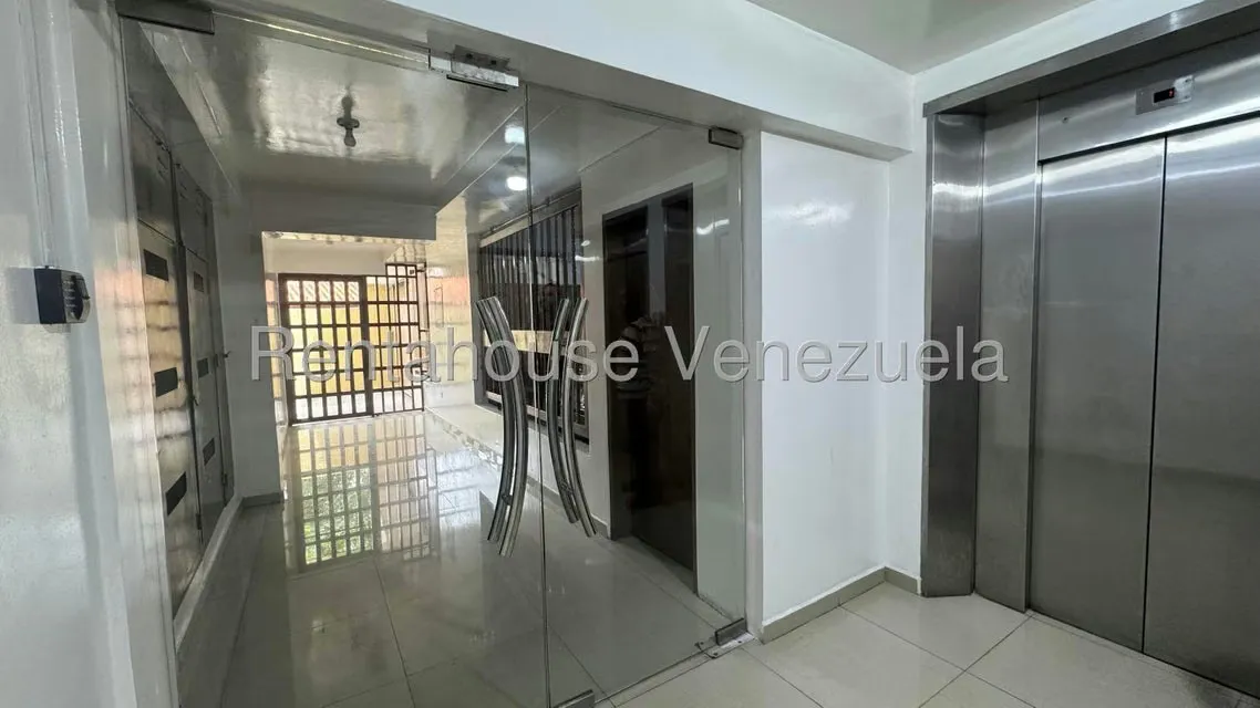 Apartamento (1 Nivel) en Venta en Centro, Aragua - 2