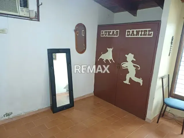 Venta de amplia casa de un nivel en Urbanizacion San Bernardo, San Joaquin. Frente a Heinz - 12