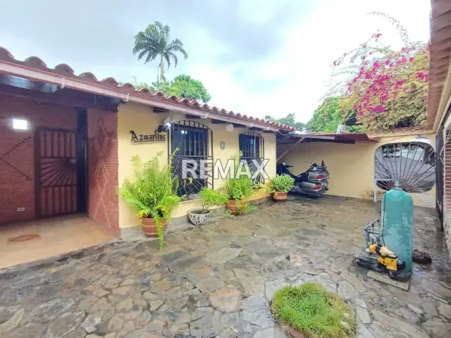 Venta de amplia casa de un nivel en Urbanizacion San Bernardo, San Joaquin. Frente a Heinz - 3