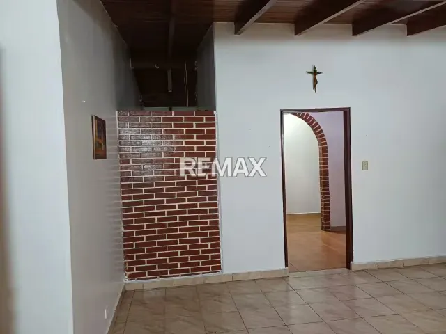 Venta de amplia casa de un nivel en Urbanizacion San Bernardo, San Joaquin. Frente a Heinz - 7