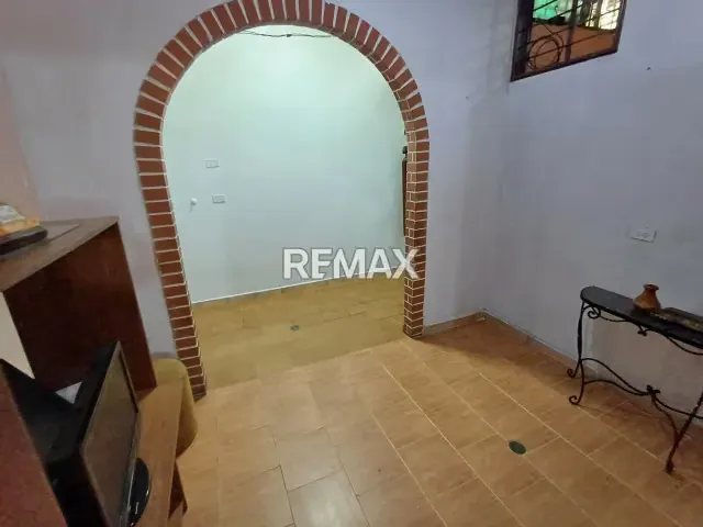 Venta de amplia casa de un nivel en Urbanizacion San Bernardo, San Joaquin. Frente a Heinz - 8