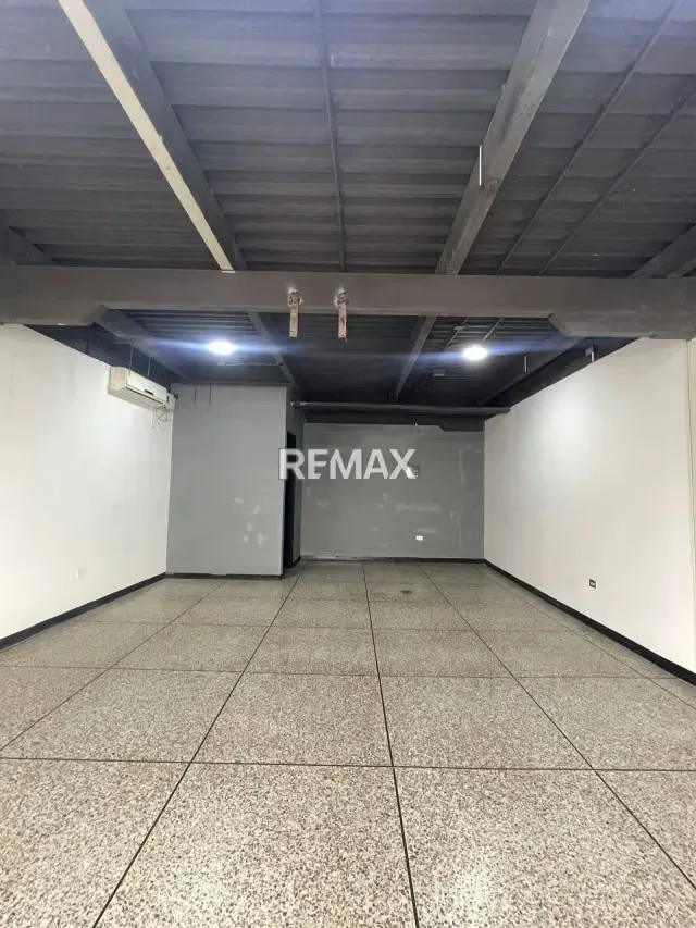 LOCAL COMERCIAL EN ALQUILER AV.MIRANDA - 3