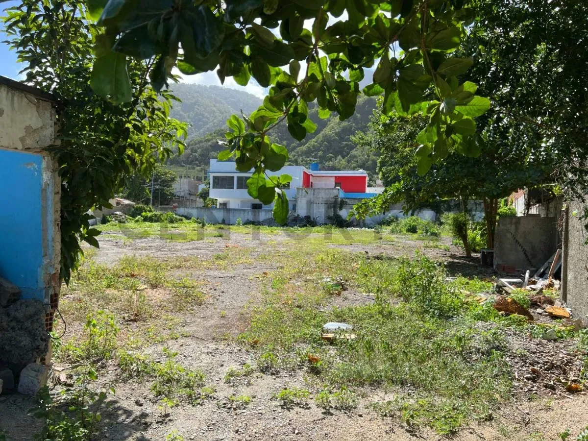 Se alquila terreno para uso comercial en Macuto - 4