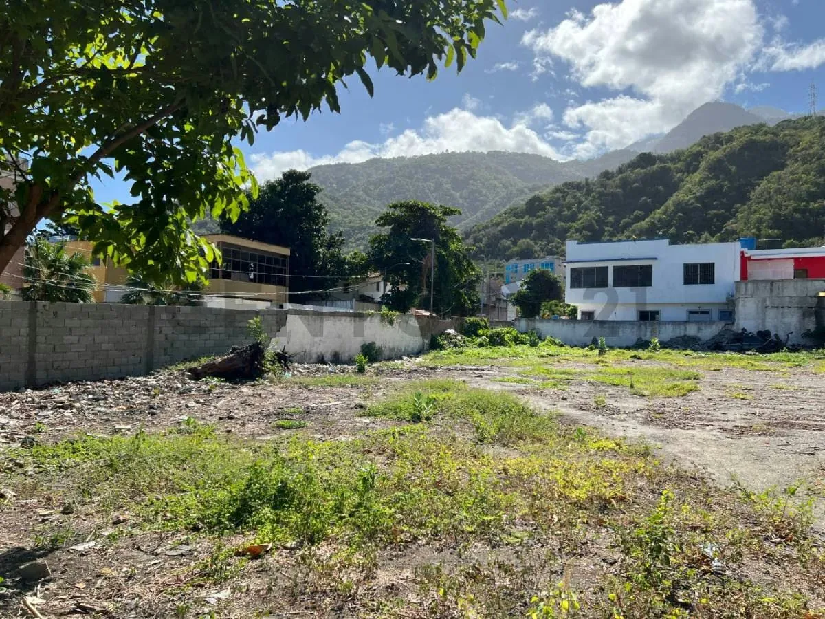 Se alquila terreno para uso comercial en Macuto - 6