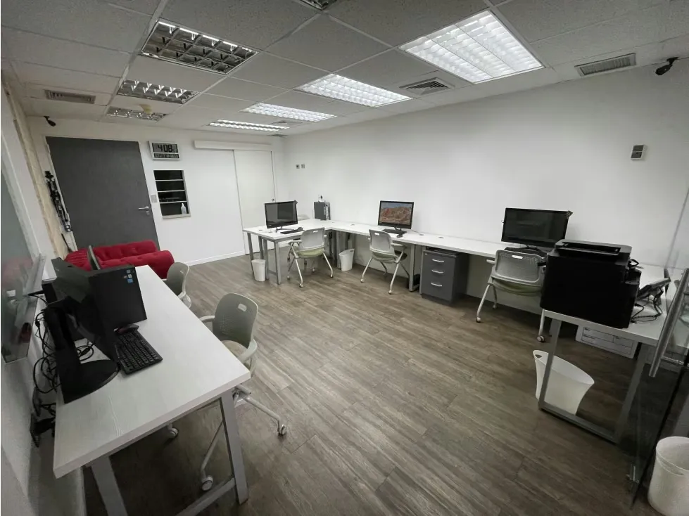Alquilo oficina 97m2 Torre Las Mercedes 0927