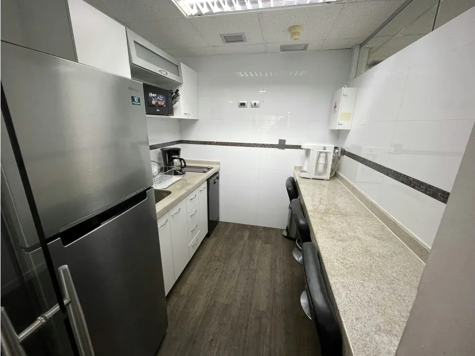 Alquilo oficina 97m2 Torre Las Mercedes 0927 - 11