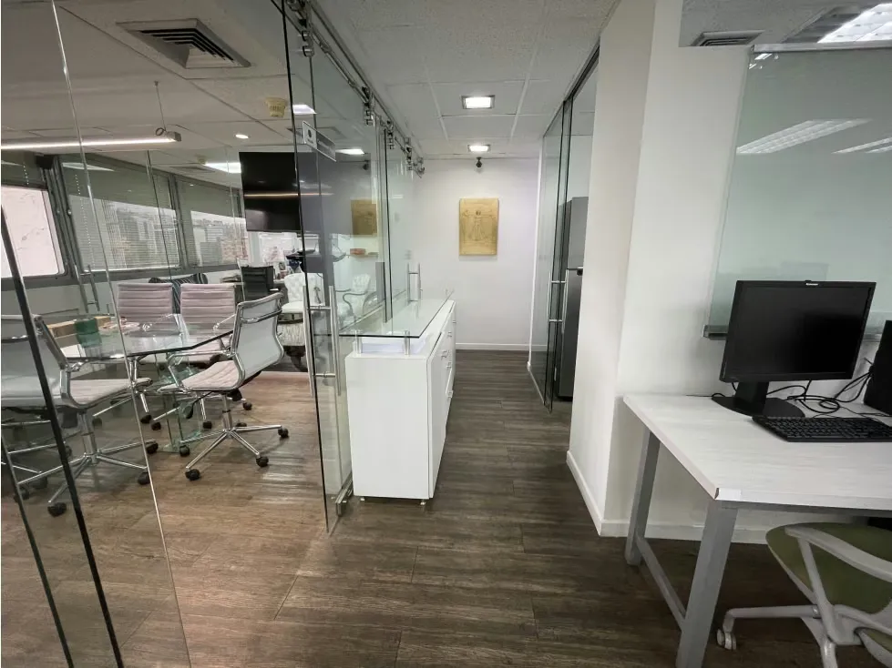 Alquilo oficina 97m2 Torre Las Mercedes 0927 - 7