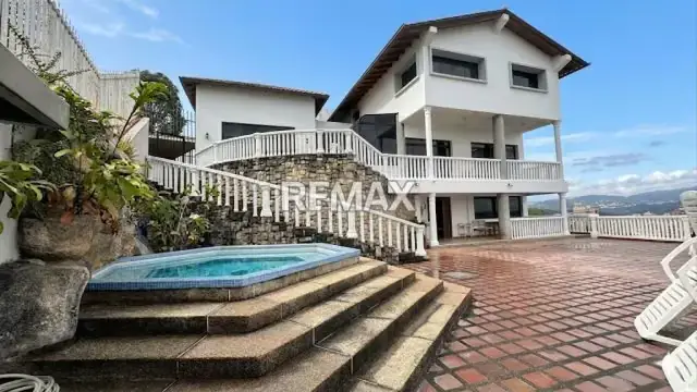Casa en Colinas de Santa Monica- Caracas parte mas alta con Vista 220 grados a Caracas