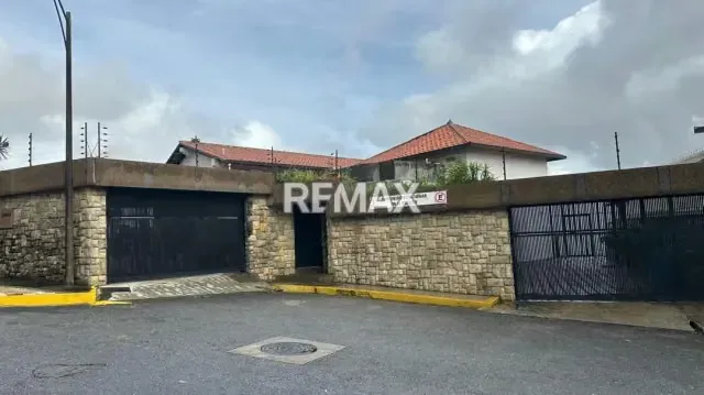 Casa en Colinas de Santa Monica- Caracas parte mas alta con Vista 220 grados a Caracas - 2