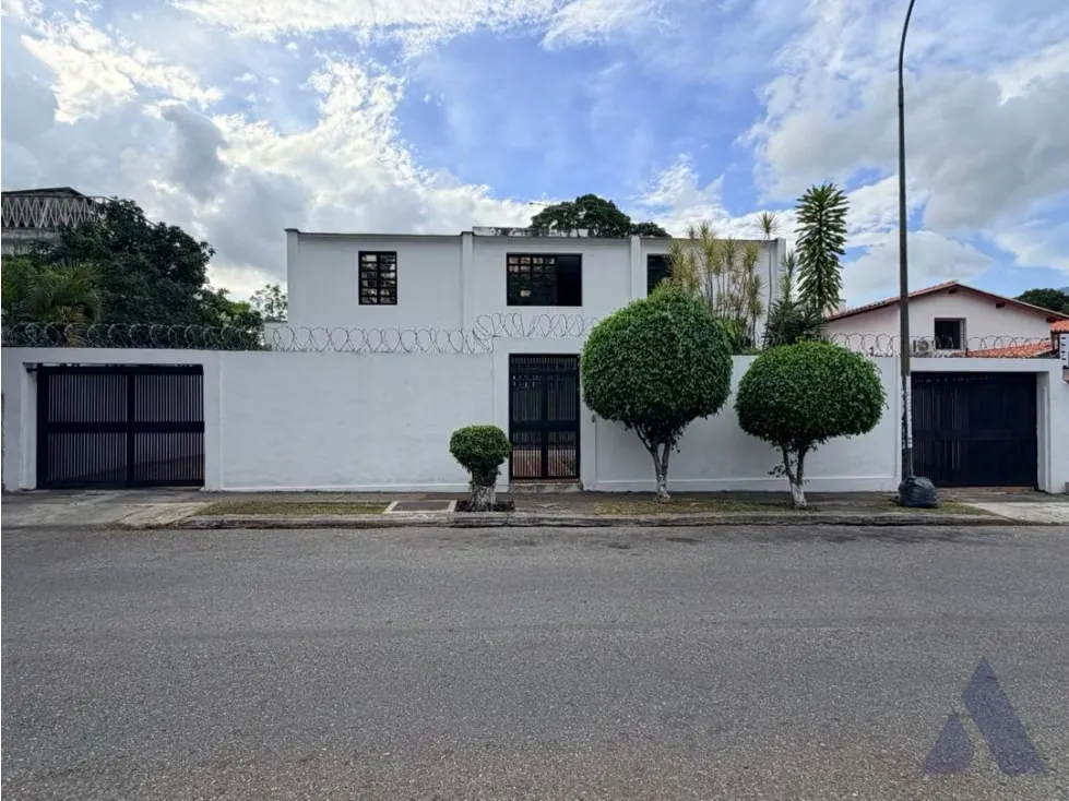 Se vende casa 600m2 Santa Mónica 0785 - 3