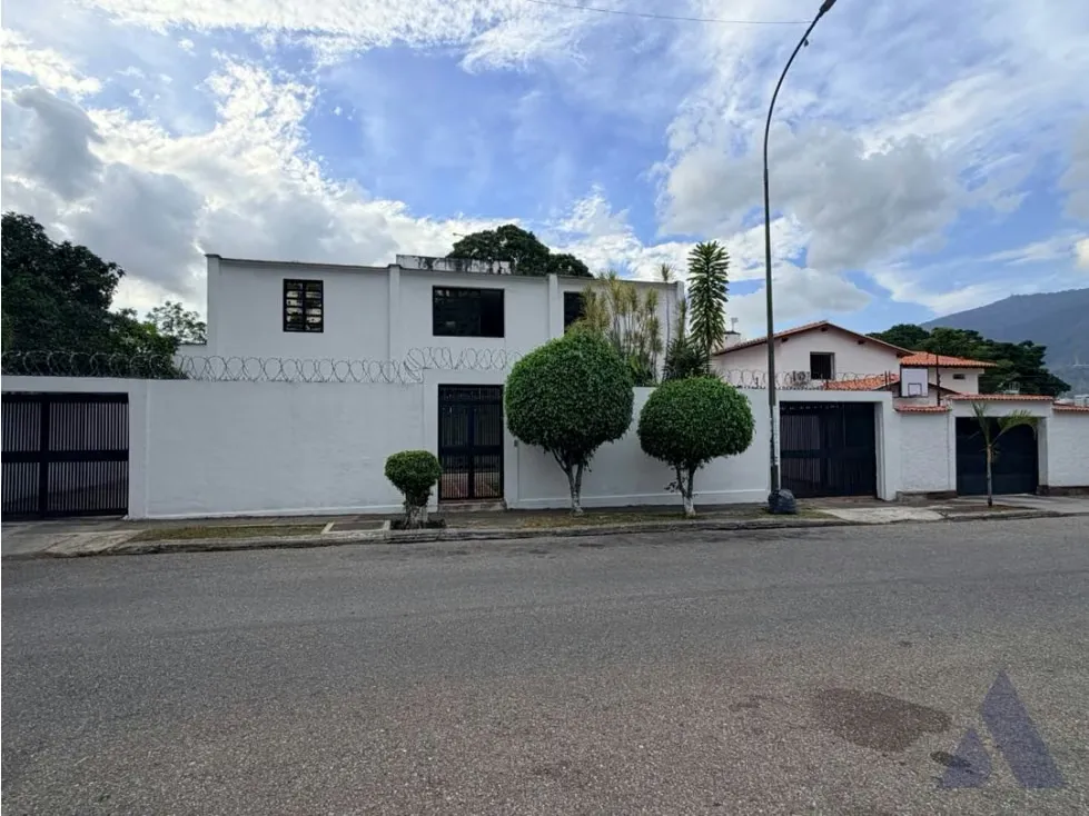 Se vende casa 600m2 Santa Mónica 0785 - 4